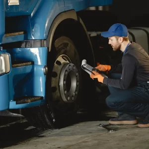 How to Prepare for an Emergency Truck Repair on the Road